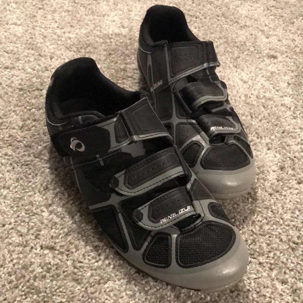 Black & Grey Pearl Izumi Spin Shoes